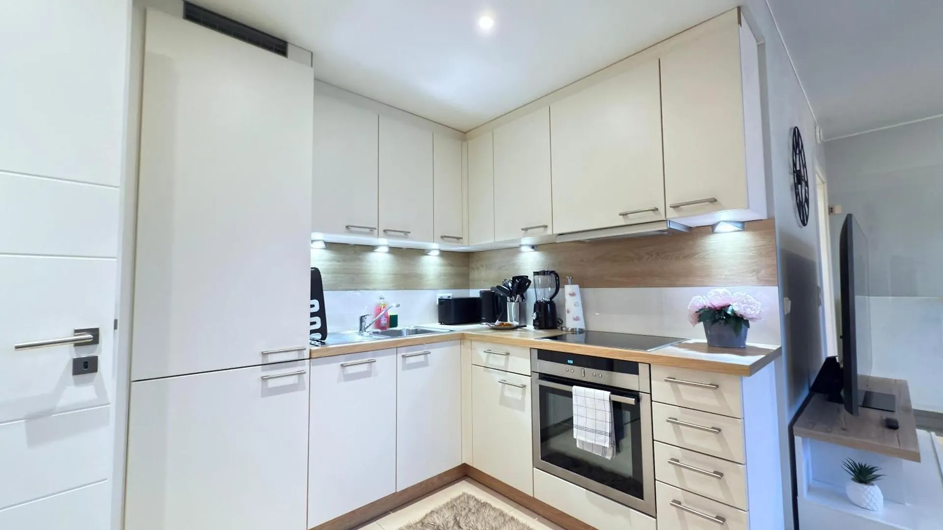 Comfort 2 Bedroom With Balcony And Parking Mamer Daire