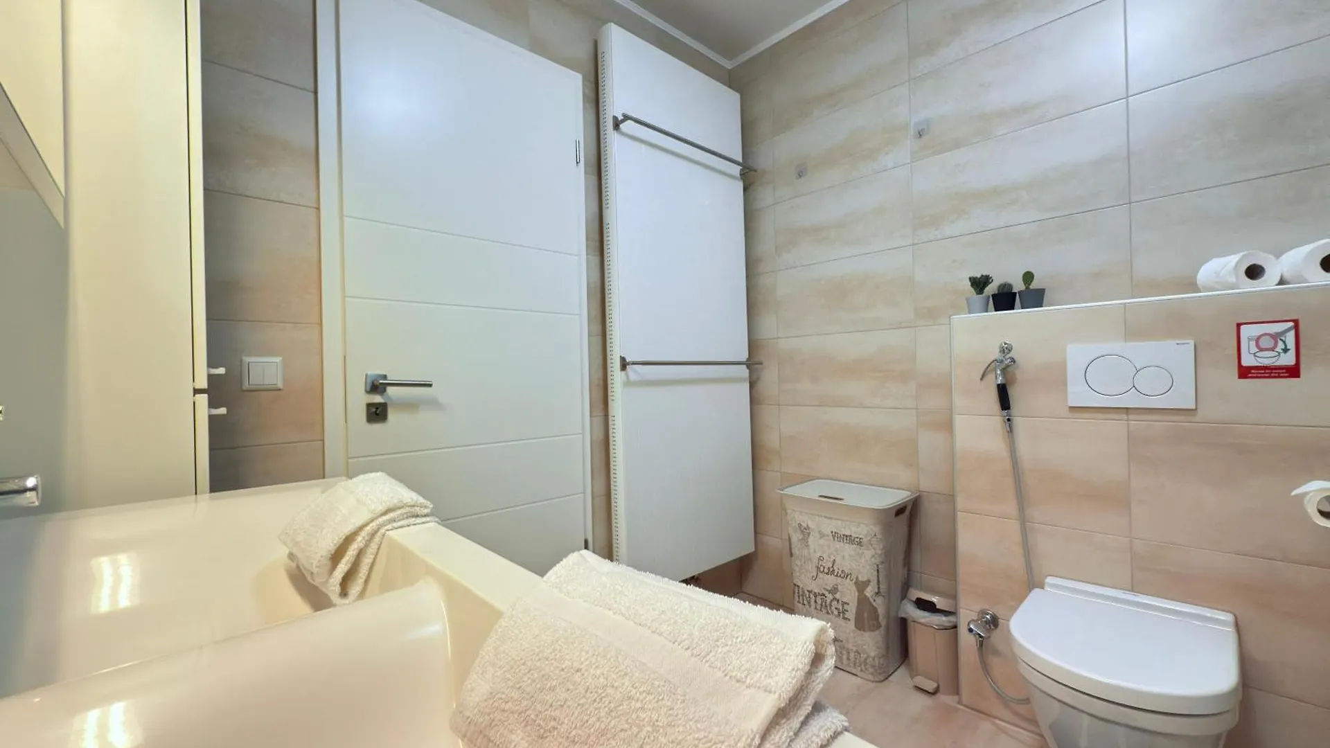 Daire Comfort 2 Bedroom With Balcony And Parking Mamer