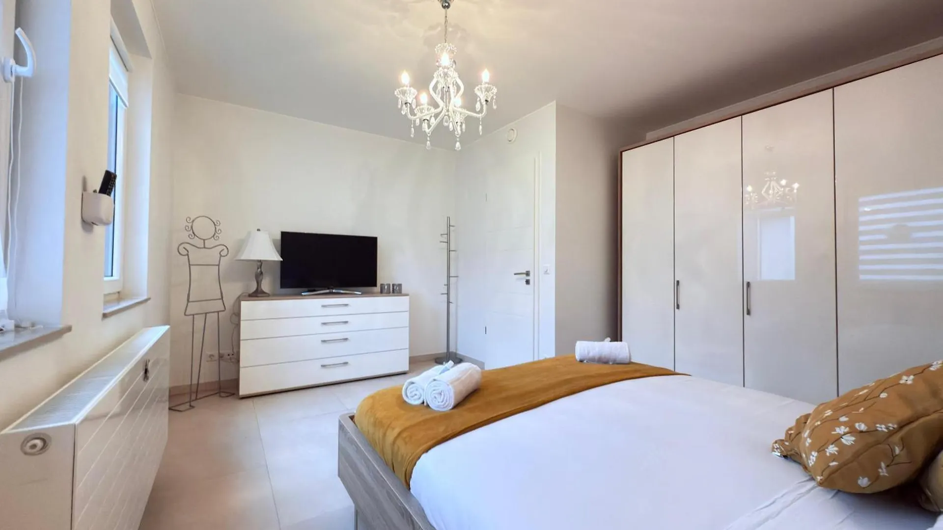Daire Comfort 2 Bedroom With Balcony And Parking Mamer